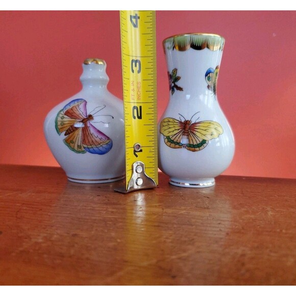 Vtg 2 Herend Hungary Porcelain Queen Victoria Mini Vases Butterflies And Flowers - Picture 6 of 11